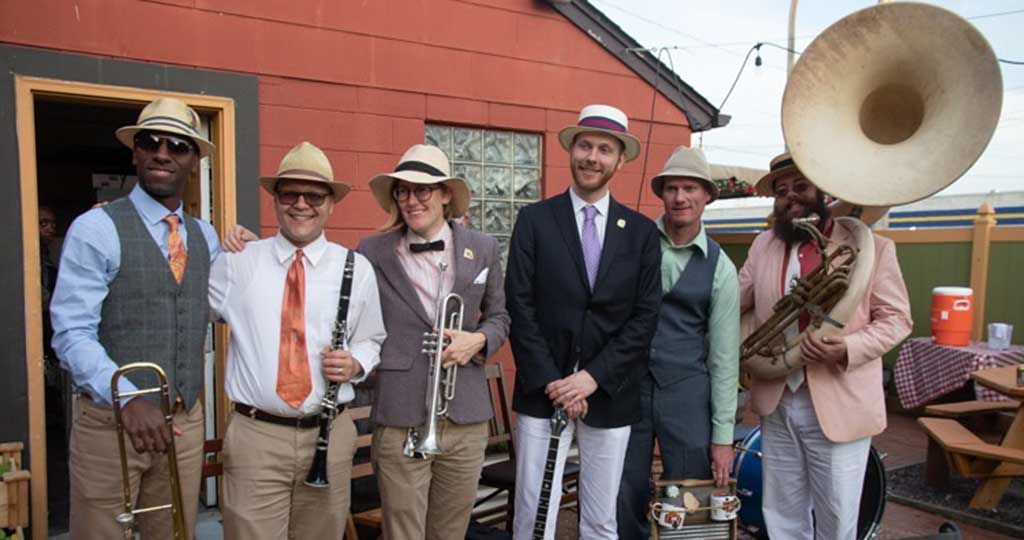 ANNIE & THE FUR TRAPPERS PRESENTS "HOLIDAY SPIRIT"