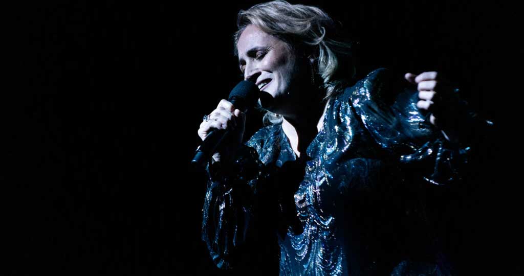 PATRICIA SINGS PIAF